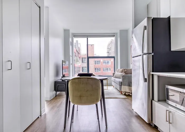 W Loop W Gym Pool In Heart Of Greektown Chi-532