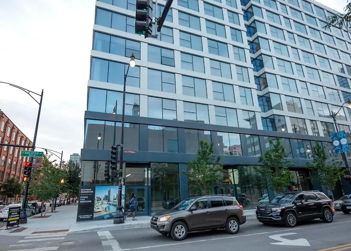 W Loop W Gym Pool In Heart Of Greektown Chi-532 * Чикаго