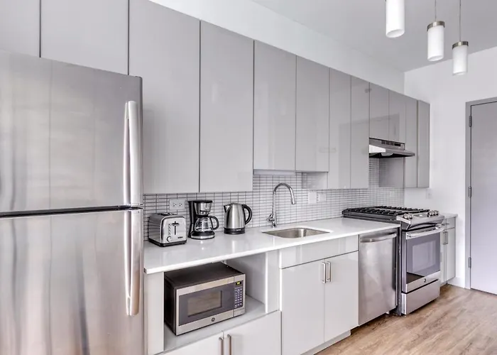 W Loop W Gym Pool In Heart Of Greektown Chi-532 *