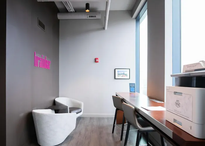 W Loop W Gym Pool In Heart Of Greektown Chi-532 *