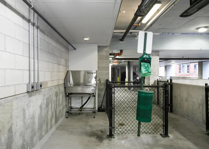 W Loop W Gym Pool In Heart Of Greektown Chi-532 Чикаго